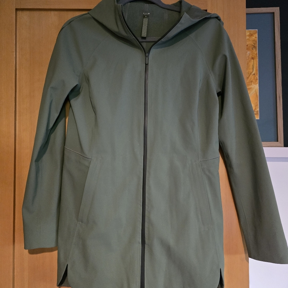Lululemon Athletics Green Hooded Rain Jacket